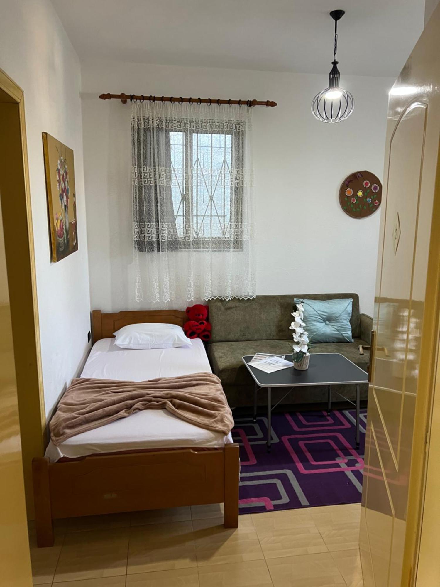 Dibra Near Center Of Hotell