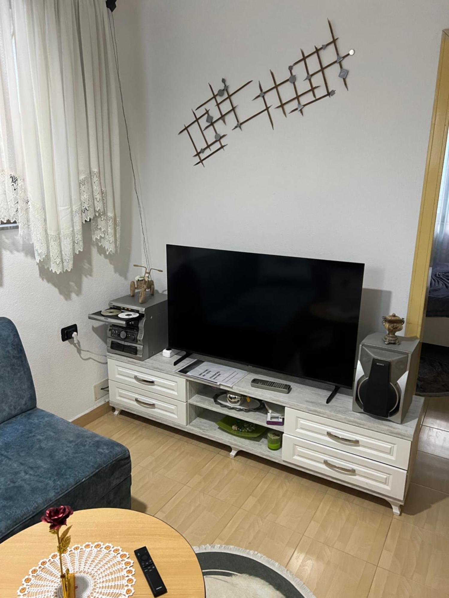 Hotell Dibra Near Center Of
