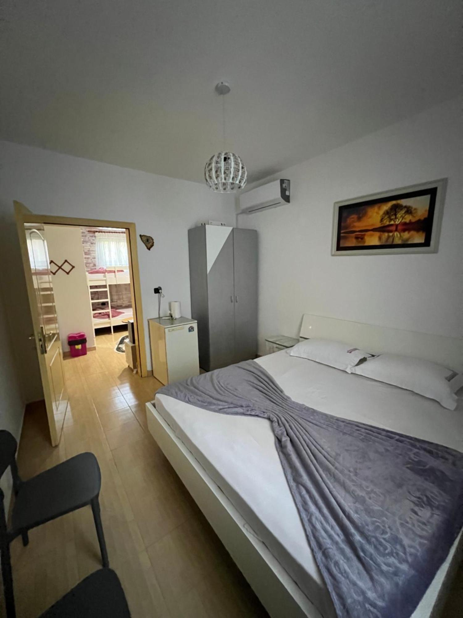 Dibra Near Center Of 5*